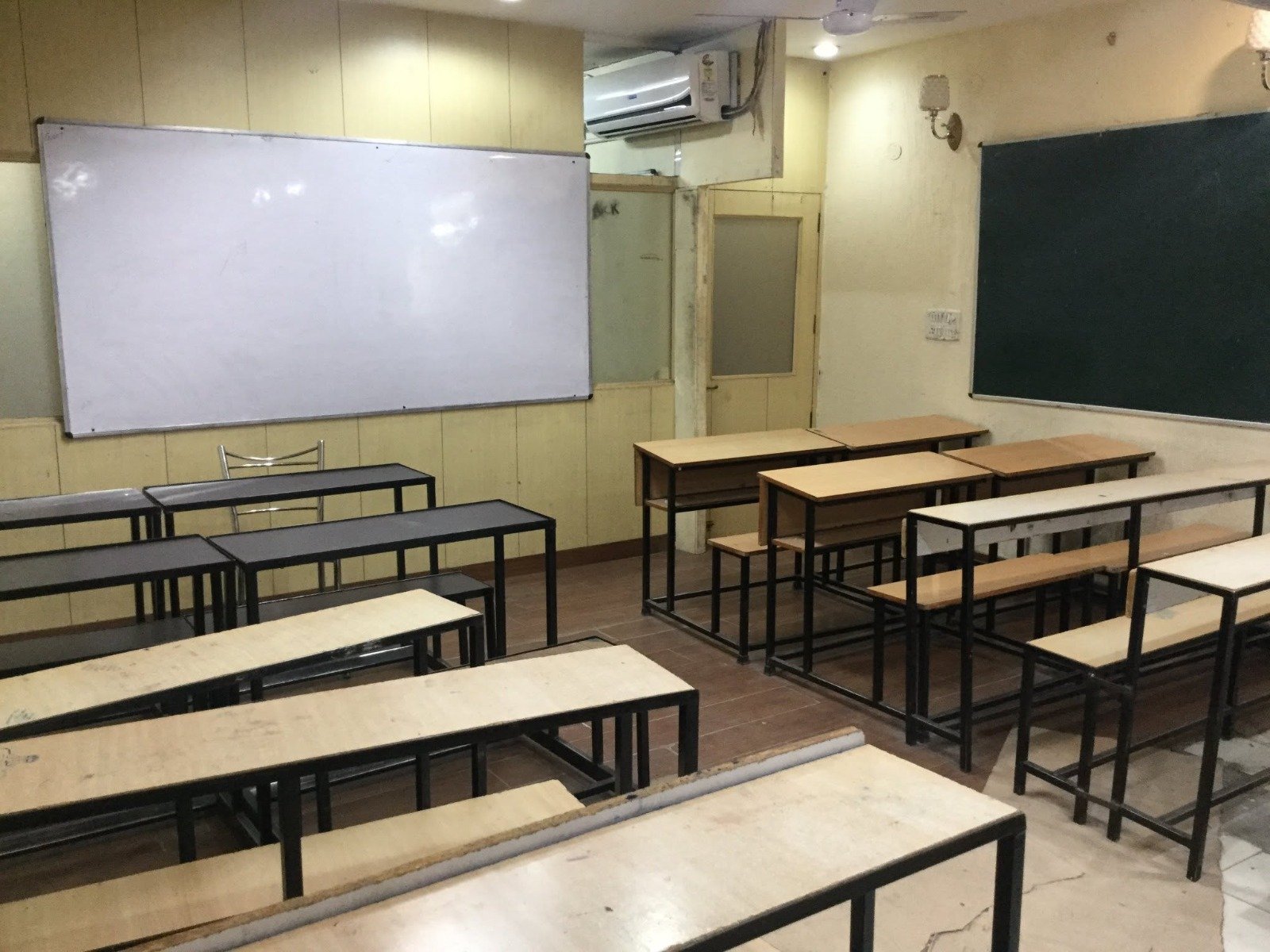 SWOT Institute faculty mentoring NEET students