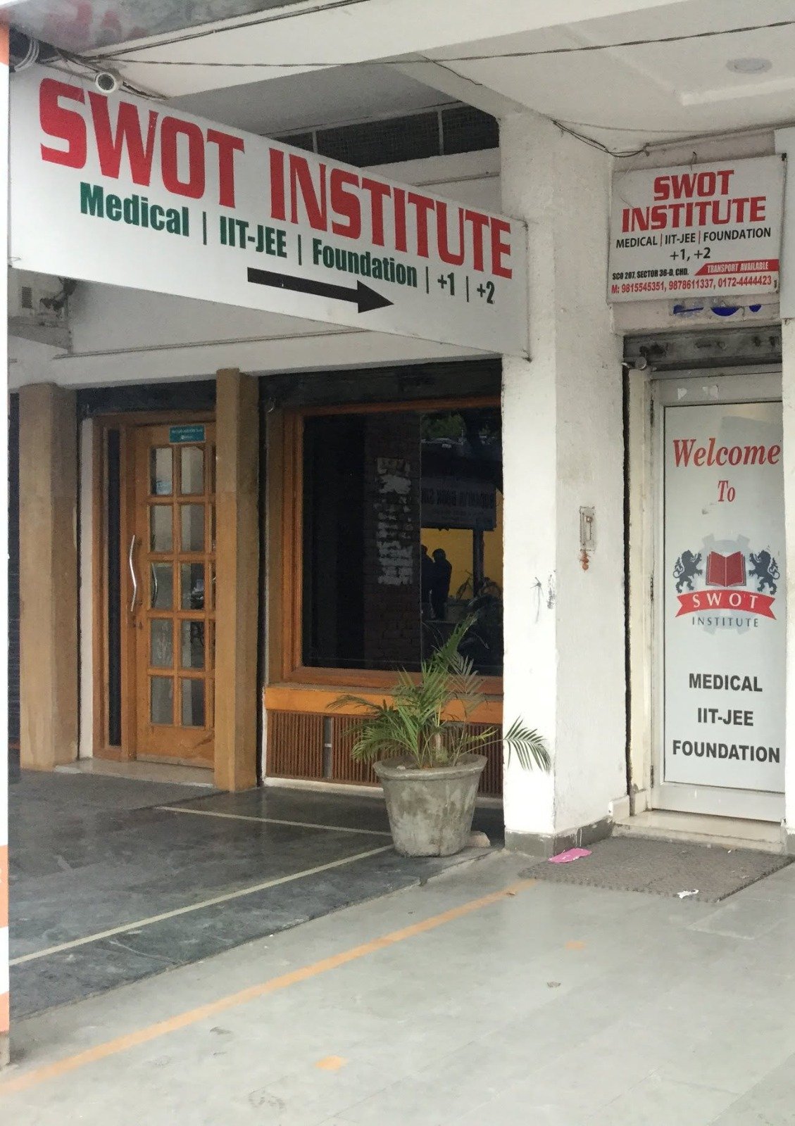 Students in a NEET class at SWOT Institute